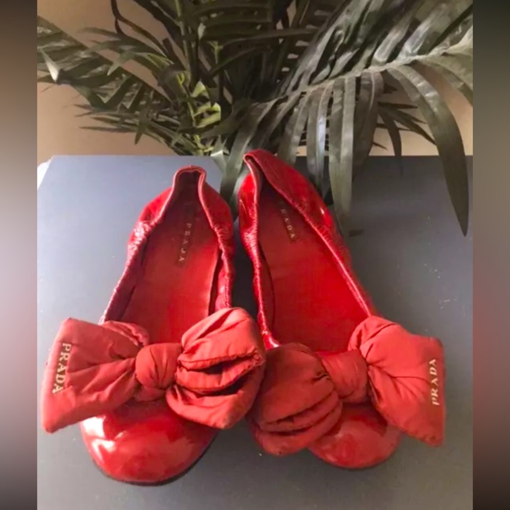 PRADA RED PATENT LEATHER NYLON BOW BALLET FLATS SHOES 38 8